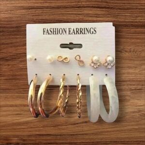 Women's gold and Pearl Earring set